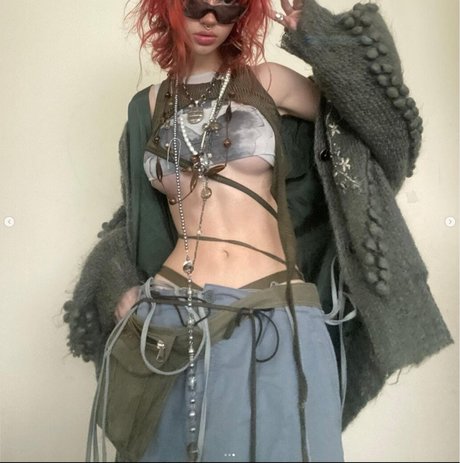 Izzyrojo pornstar hot images