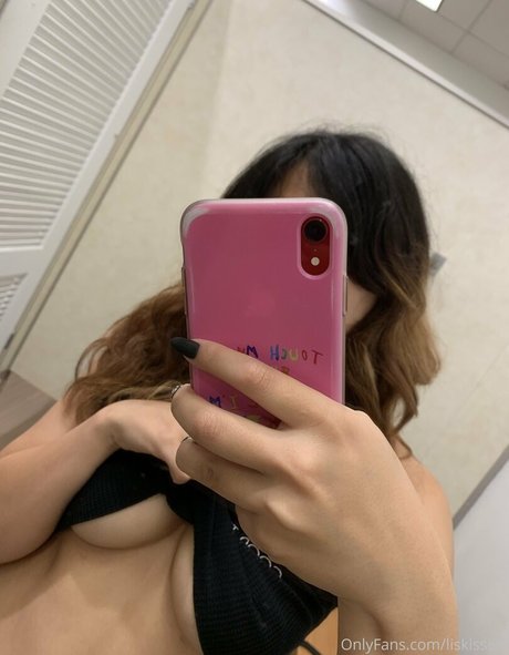 liskissesf nude model image