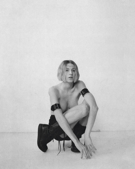 Hunter Schafer naked model image