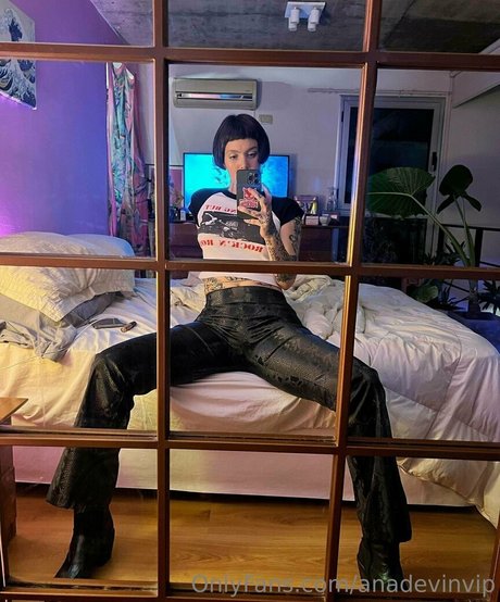 anadevinvip model adult pictures