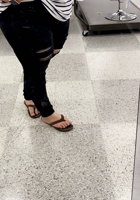 Liz Hernandez pretty star pic