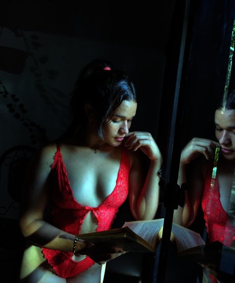 solosarita erotic model img