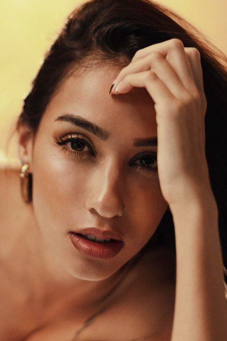 Lizzie Sweet star exclusive pictures