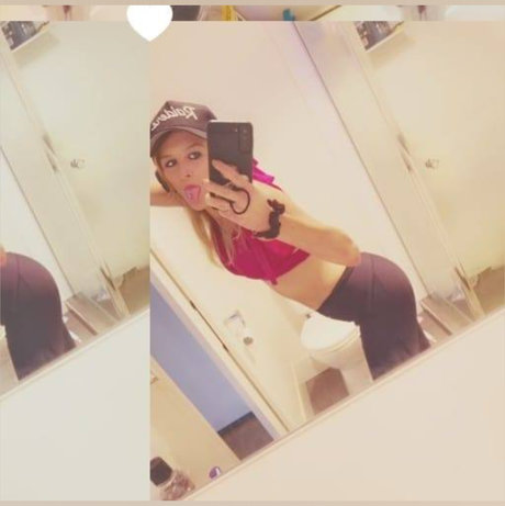 Submissive Lil Hoe star top photo