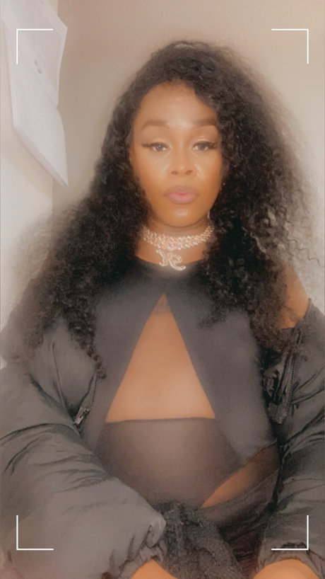 Milania Kanexxx star erotic image