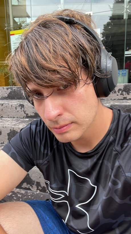 Roberto Alejandro hot star pics