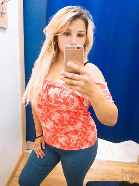 Rosiieella star nudes photos