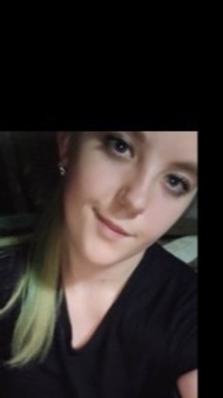 Sav Nycole pretty pornstar img