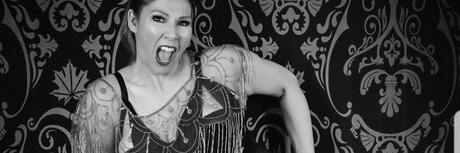 Queenie Bee model exclusive gallery