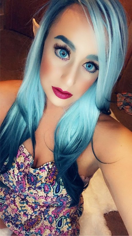 Tatted Elsa sex actress picture