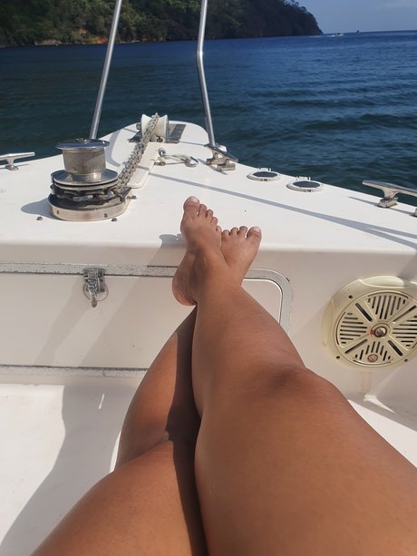 Bubblegumbfeet pretty model pic