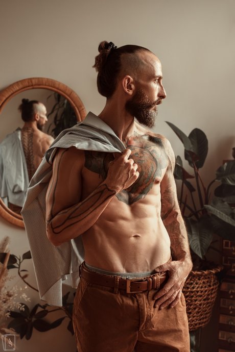 Uncle Teddy sexy actress img