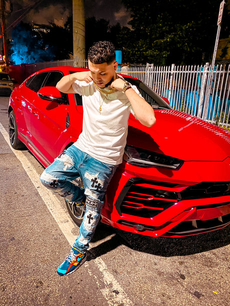 La Leche model exclusive img