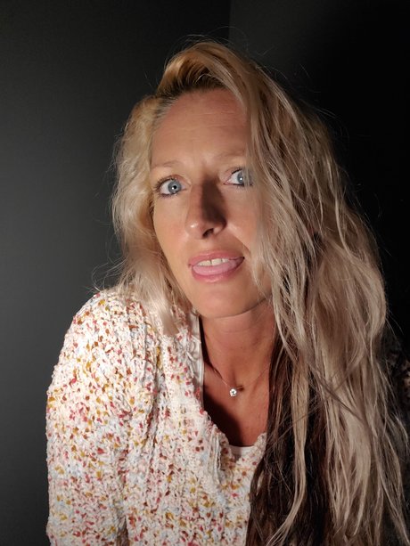 Fetish Friendly With Legs For Days star sexy pics