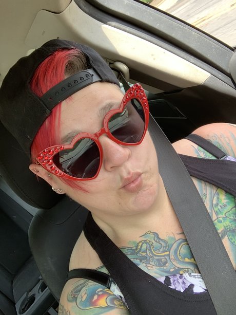 Thick inked chick sexy actress picture