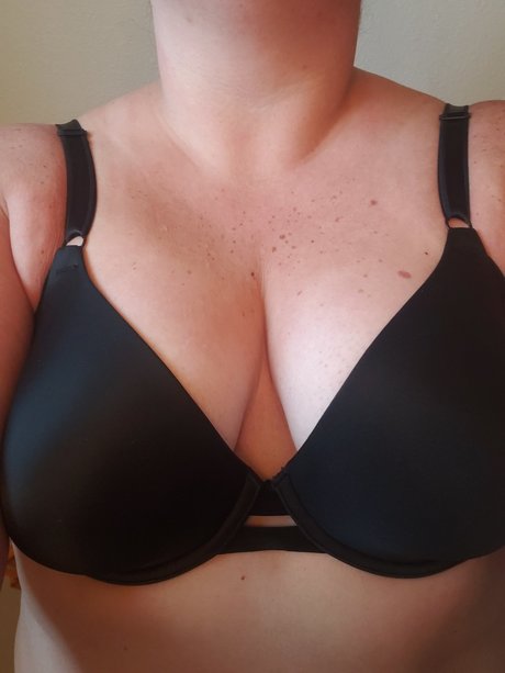 Thic amp ampScarred hot actress photos