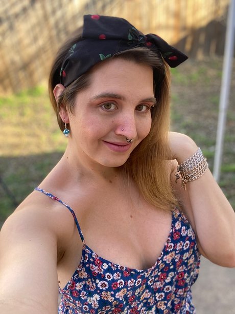 Juniper Rose porn star pic