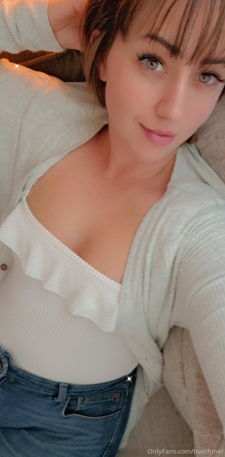 Topless talks with Mel free model photos