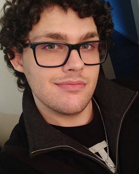 Plumpking art actress gallery