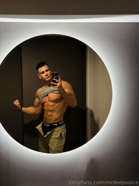 MrDeepVoice porn model img