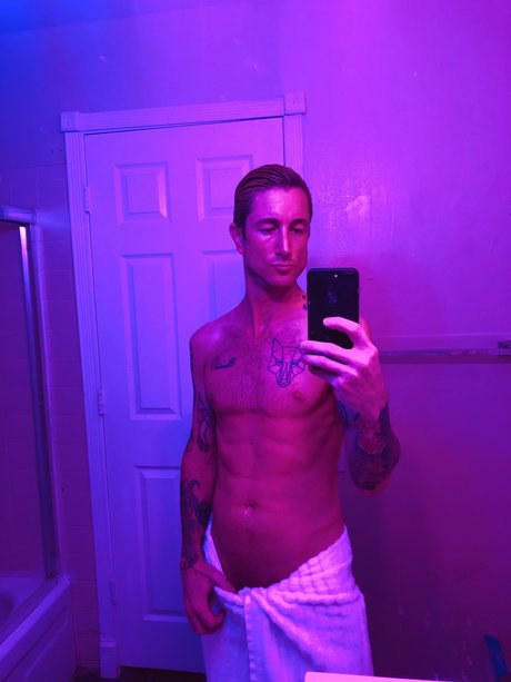 Hardin Wolf star top gallery