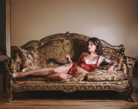 Maeve Rose model pic