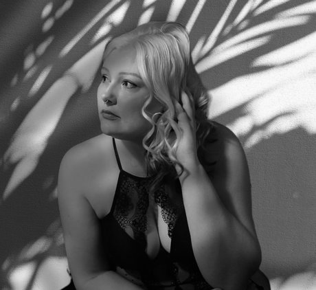 Madame Marie Queen of 3 hd star image