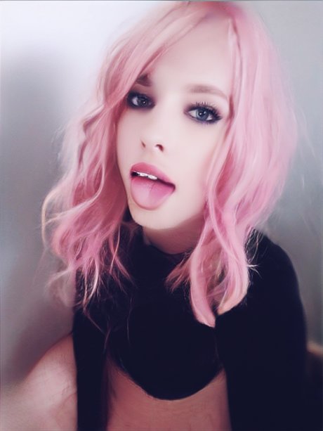 OnePrettySissi pretty actress photos