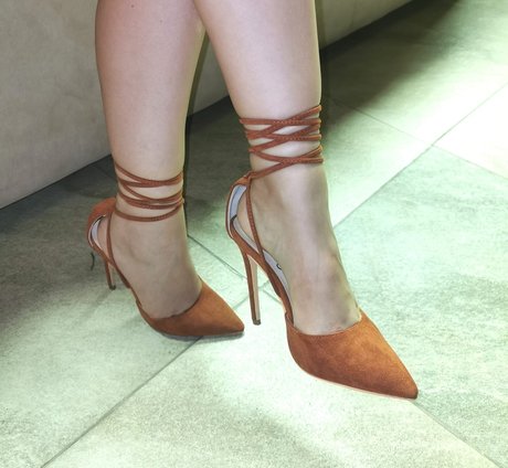 Mia Brun model pretty gallery