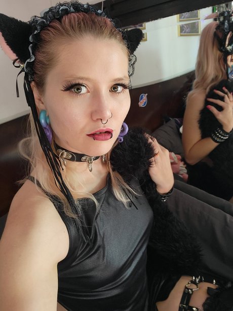 Tentacle Goddess sexy model gallery