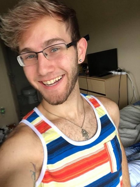 Ludrasil star hot image