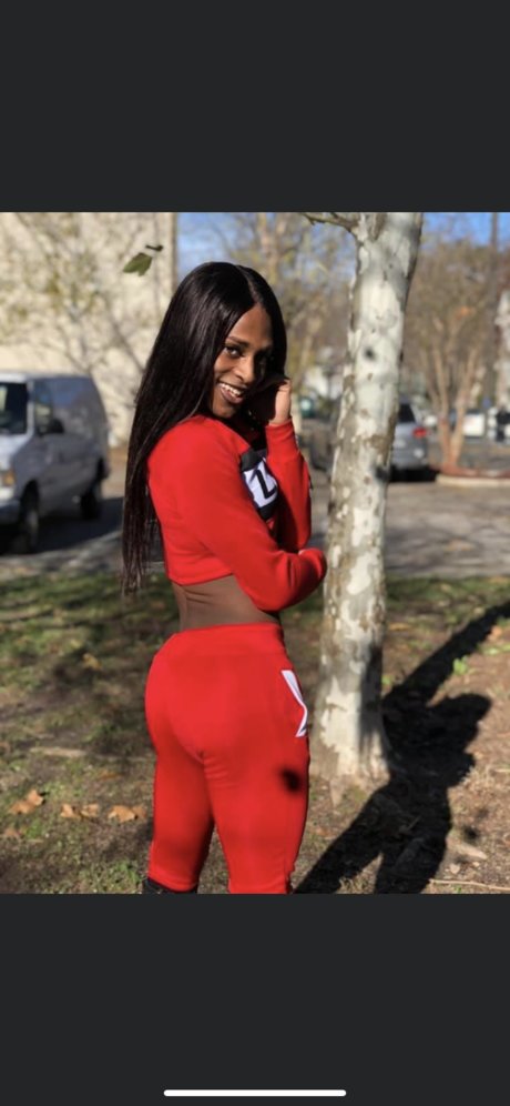 Fendii Yazmina model adult images