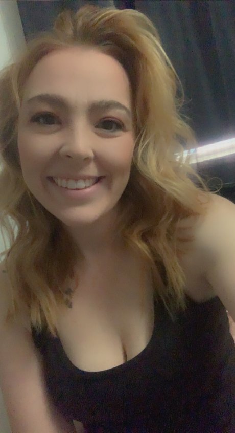 Nikol Red erotic pornstar photo