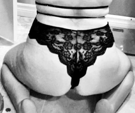 Silky Slut model porn img