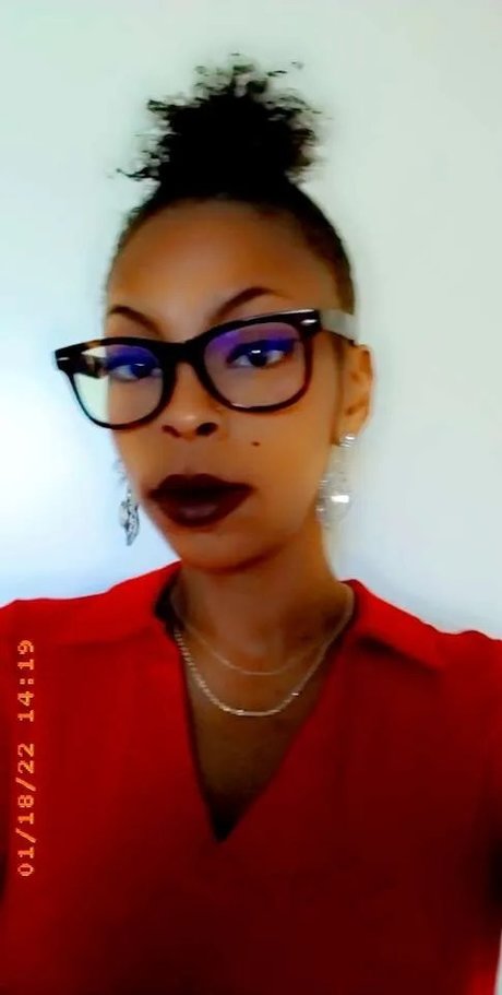 GoldHoney erotic star image