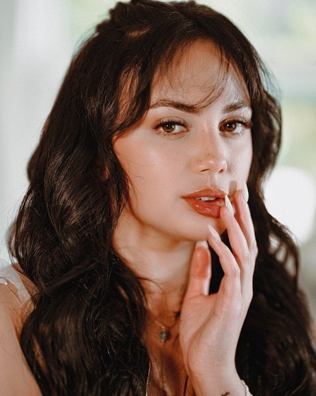 Nika Venom_ nude model image