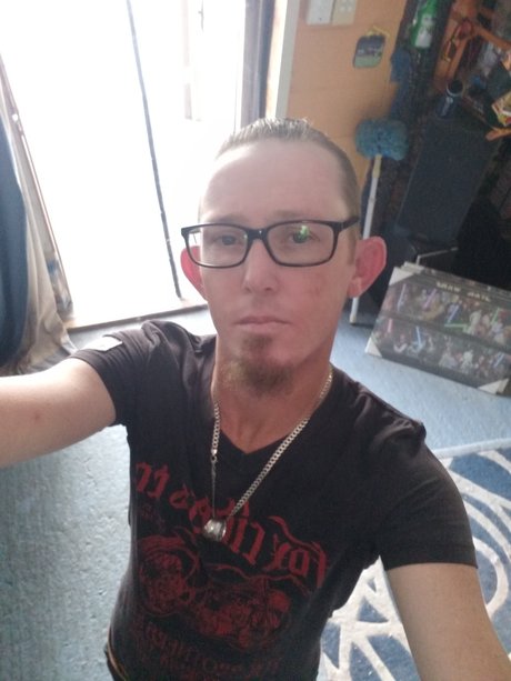 Discotreats erotic model image