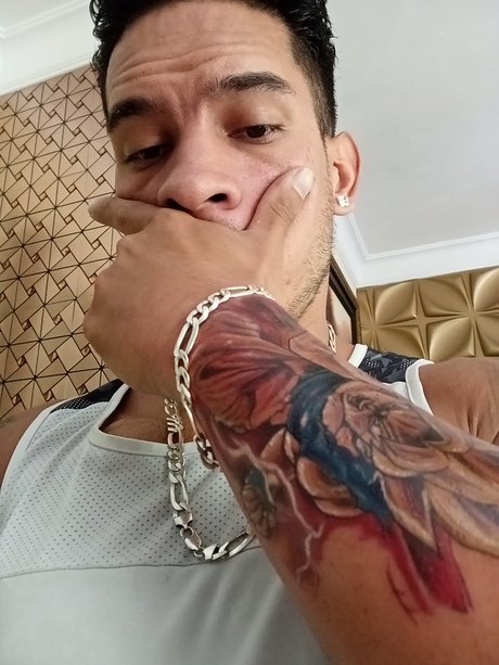 Martin halt exclusive actress pics