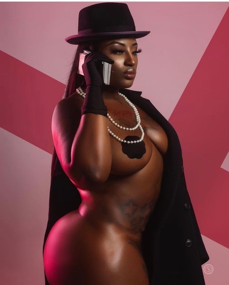 MAMAGOAT exclusive actress photos