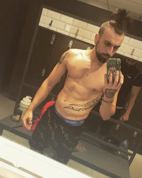 Pineapple Power hot model pics