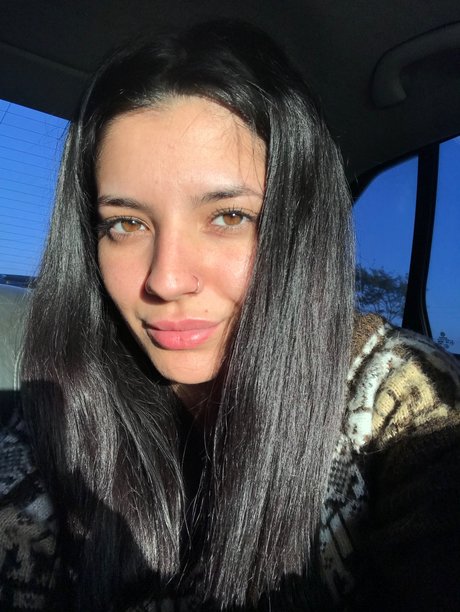 L o l a_ nude star img