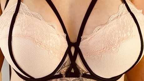 Sweet Hunni 38Gssss Of Fun_ model sexy image