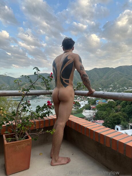 MilO pornstar exclusive image