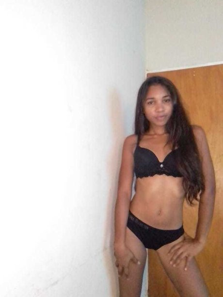 Santa pecadora 23 naked model image