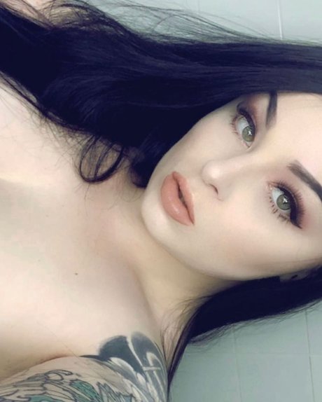 Champagne Mami exclusive model galleries