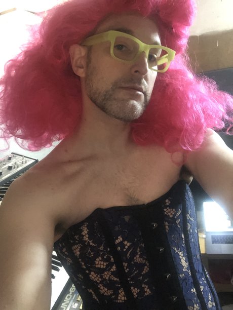 MuzikNerd model nudes galleries