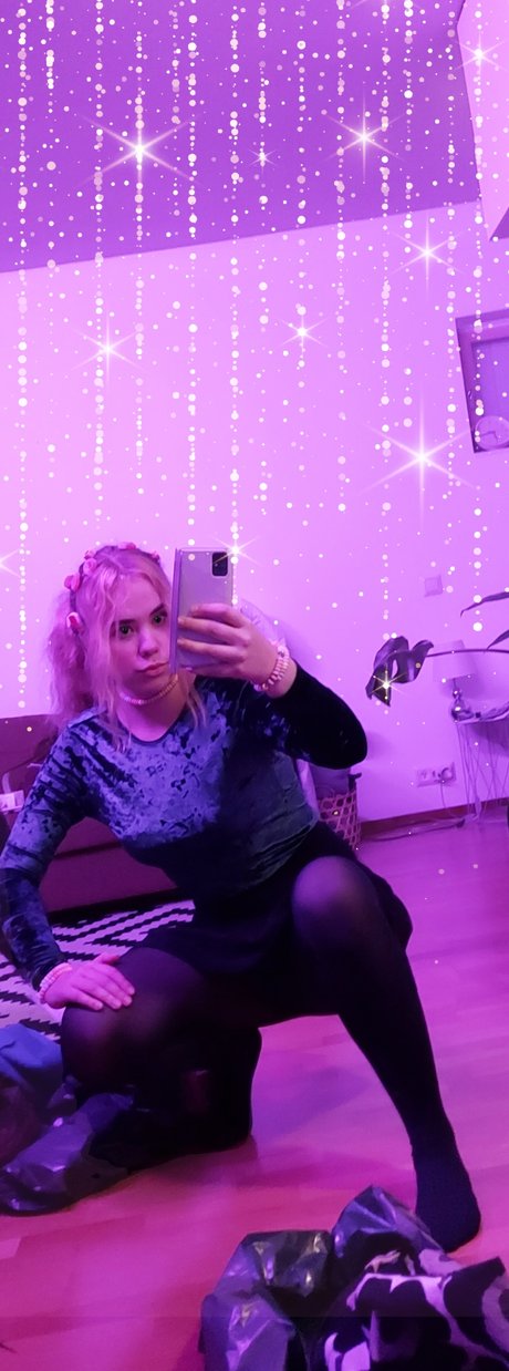 TheN model art galleries