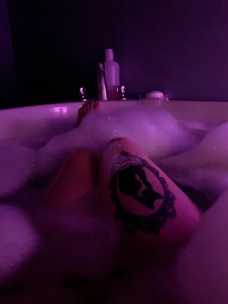 Daphn e sexy star picture