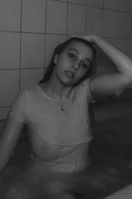 u189980474 pretty pornstar pic