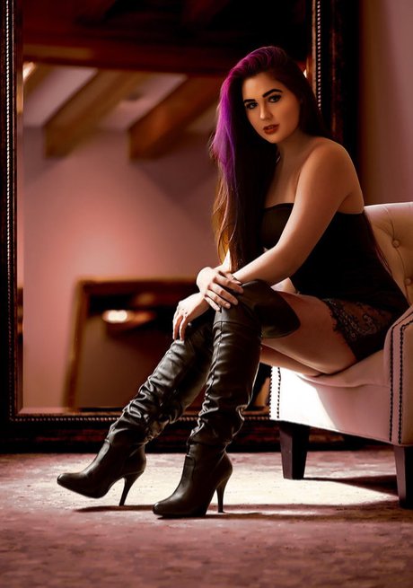 Alyssa Smith exclusive actress pictures